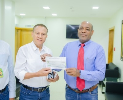 FOMISAR Entrega Recursos al Ayuntamiento Municipal de Cotuí para Adquisición de Equipos